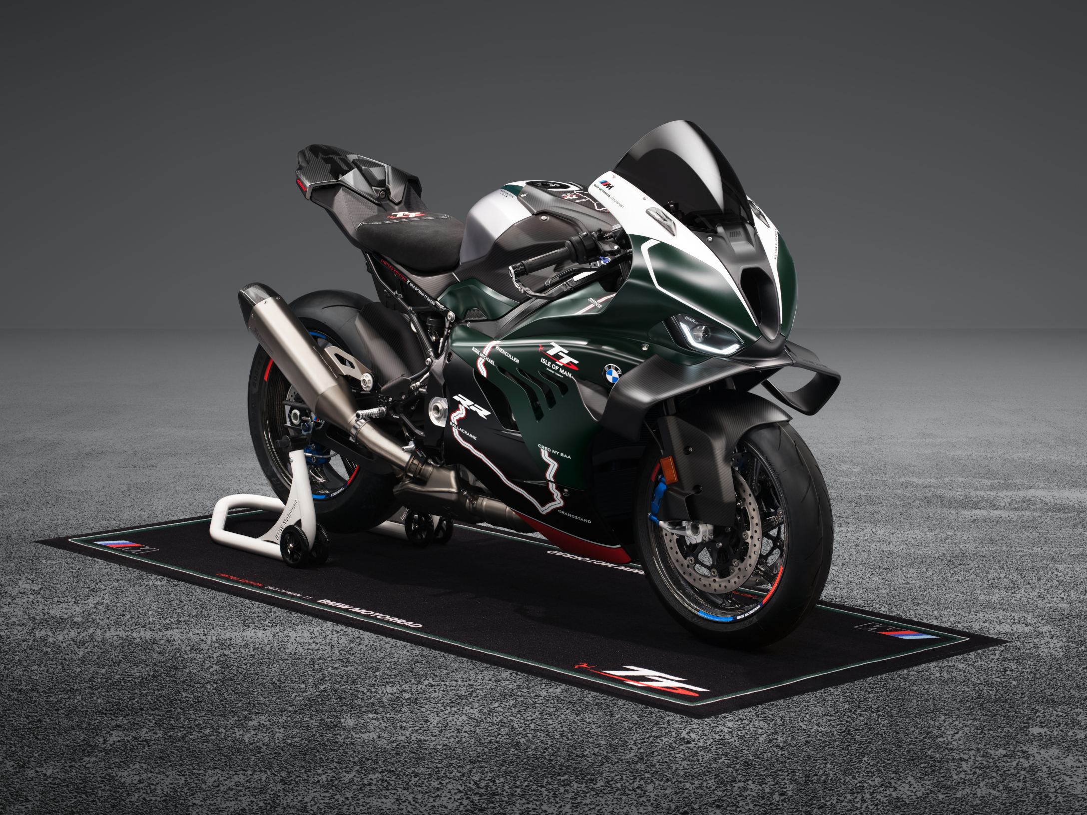 BMW avalikustas Isle of Man TT erimudeli