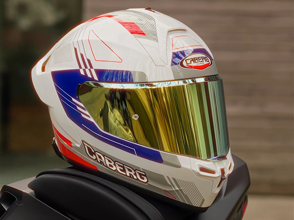 Caberg Roxter sihib noori mootorrattureid sportliku disaini ja soodsa hinnaga